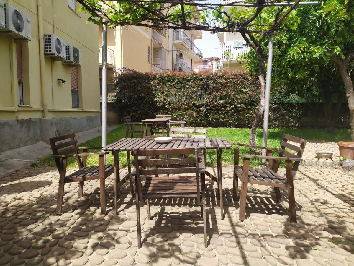Barnet House Lamezia Lamezia Terme Exterior foto